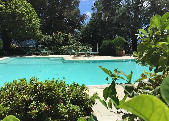 Eden Jacuzzi Pool & Private Parking Apartment