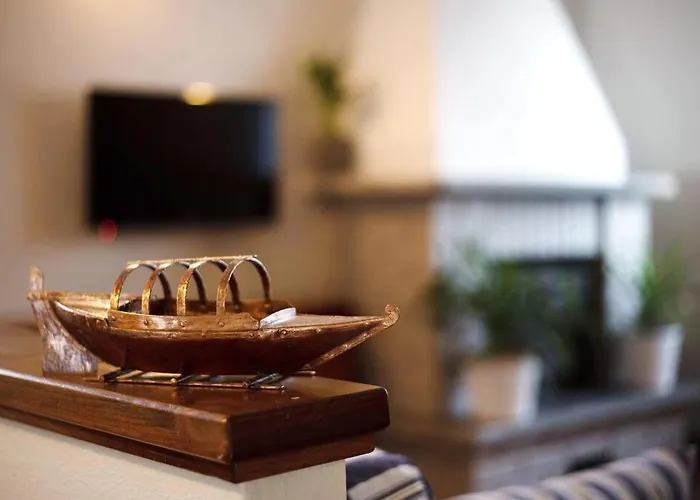 Eden Jacuzzi Pool & Private Parking Apartment Domaso