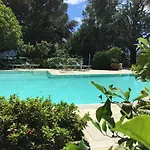 Eden Jacuzzi Pool & Private Parking Апартаменты